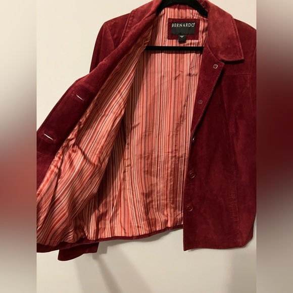 Bernardo Women's Burgundy Leather Jacket Size Medium - Picture 4 of 9